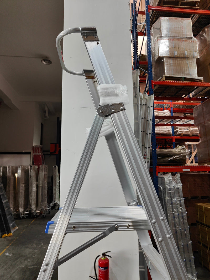 XG Aluminium Platform Ladders Come with Safety Chain | Sizes : 3 Steps to 12 Steps | Model : L-XG152EA Ladder XG 