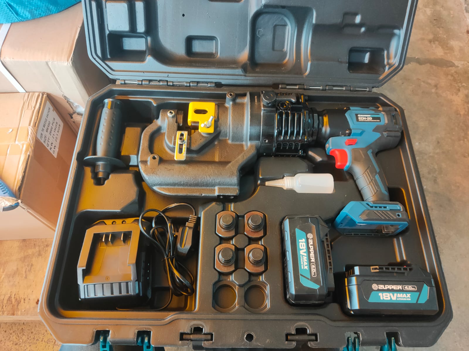 Zupper Cordless Battery 18V Hydraulic Hole Puncher Tool | Model : ECH-
