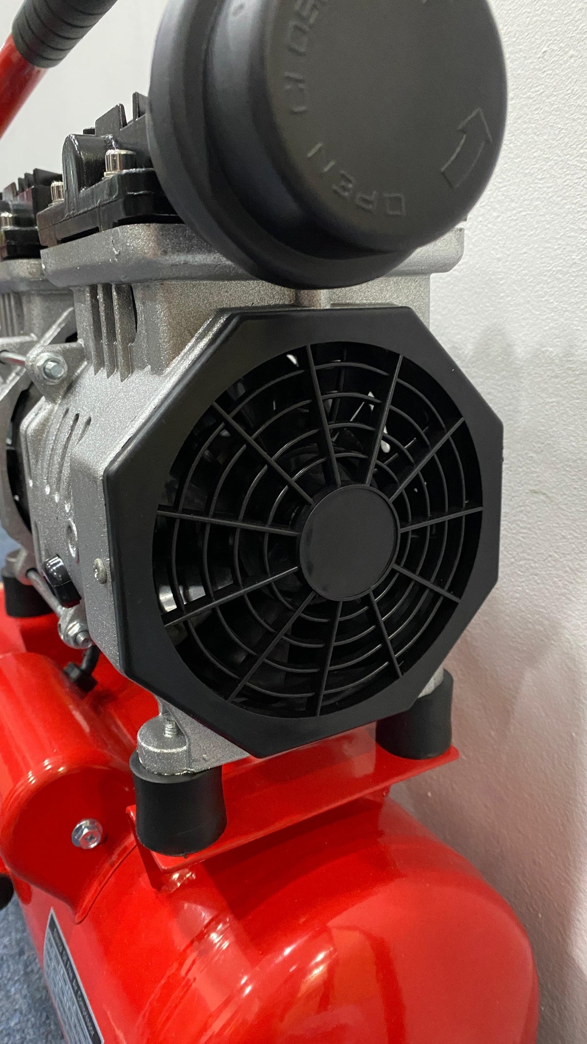 Aiko 1.5HP 9L Oil Free & Silent Air Compressor (Red) | Model : GDG09-R