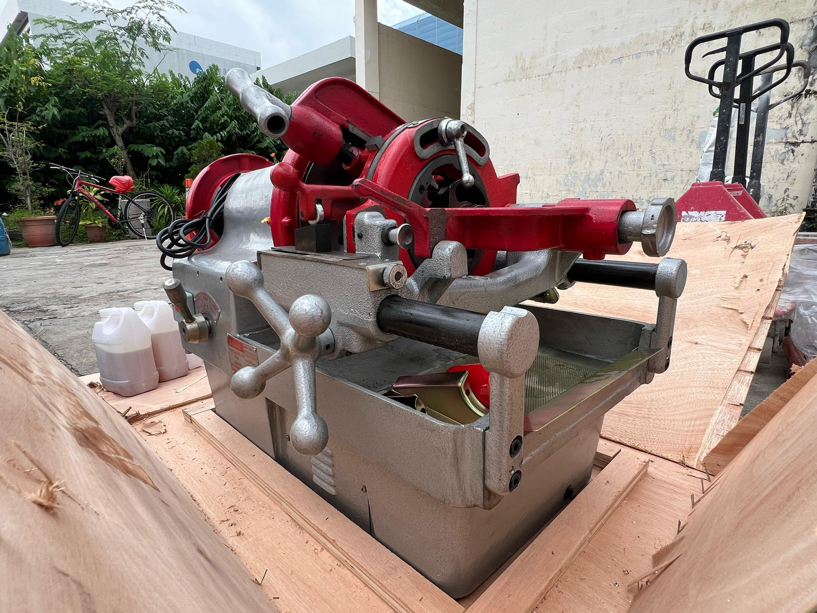Aiko 220V Threading Machine 1/2