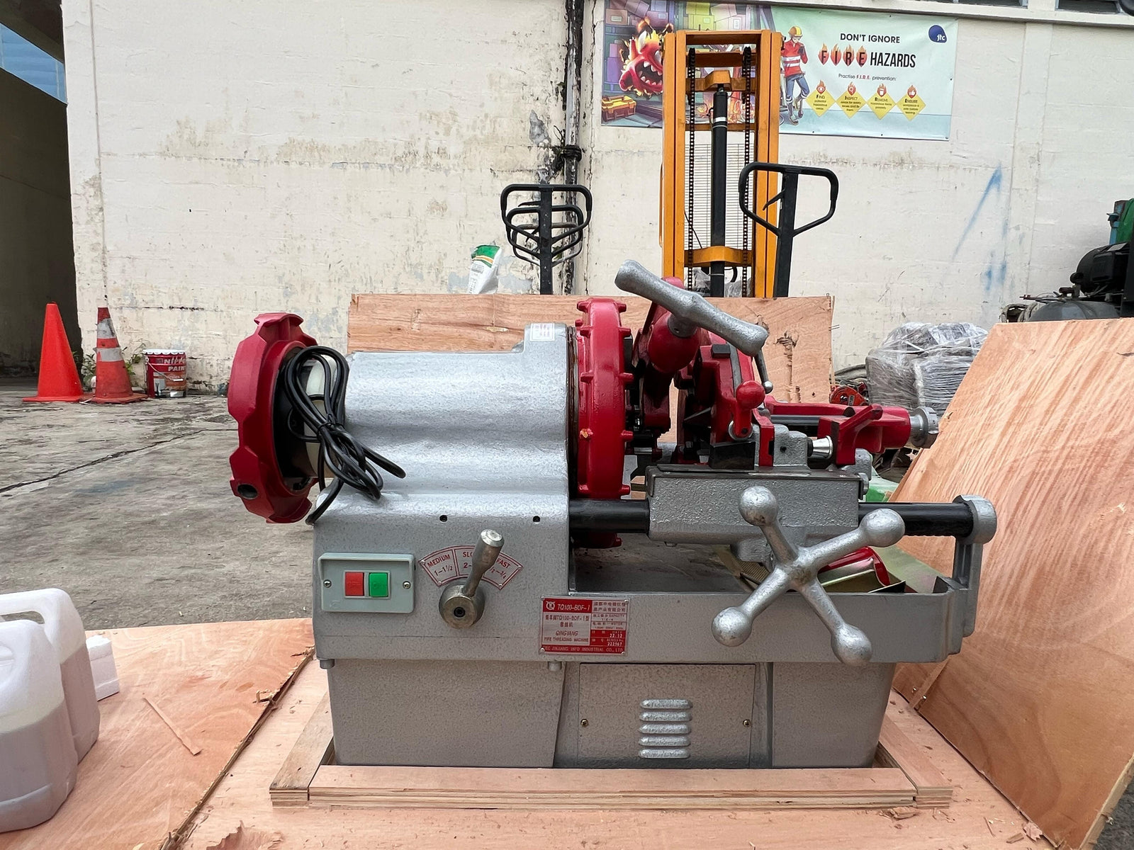 Aiko 220V Threading Machine 1/2