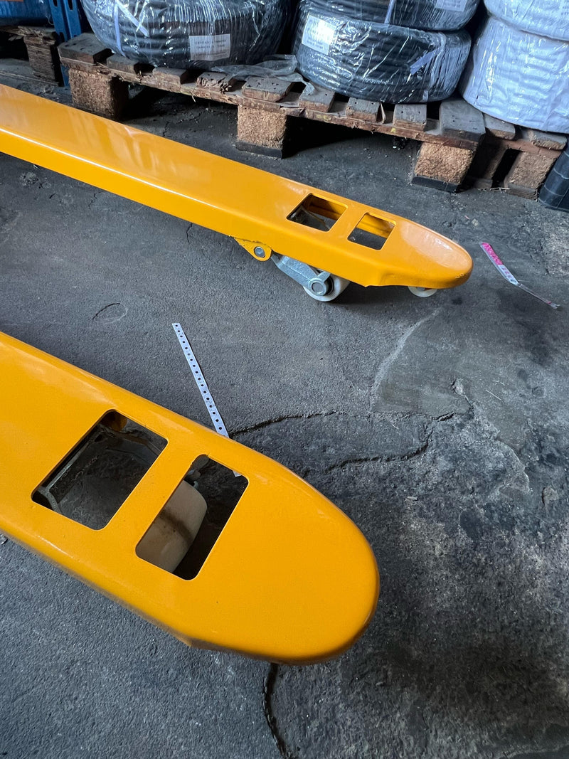 Aiko Pallet Truck 3T 685*1220*85mm Single Nylon