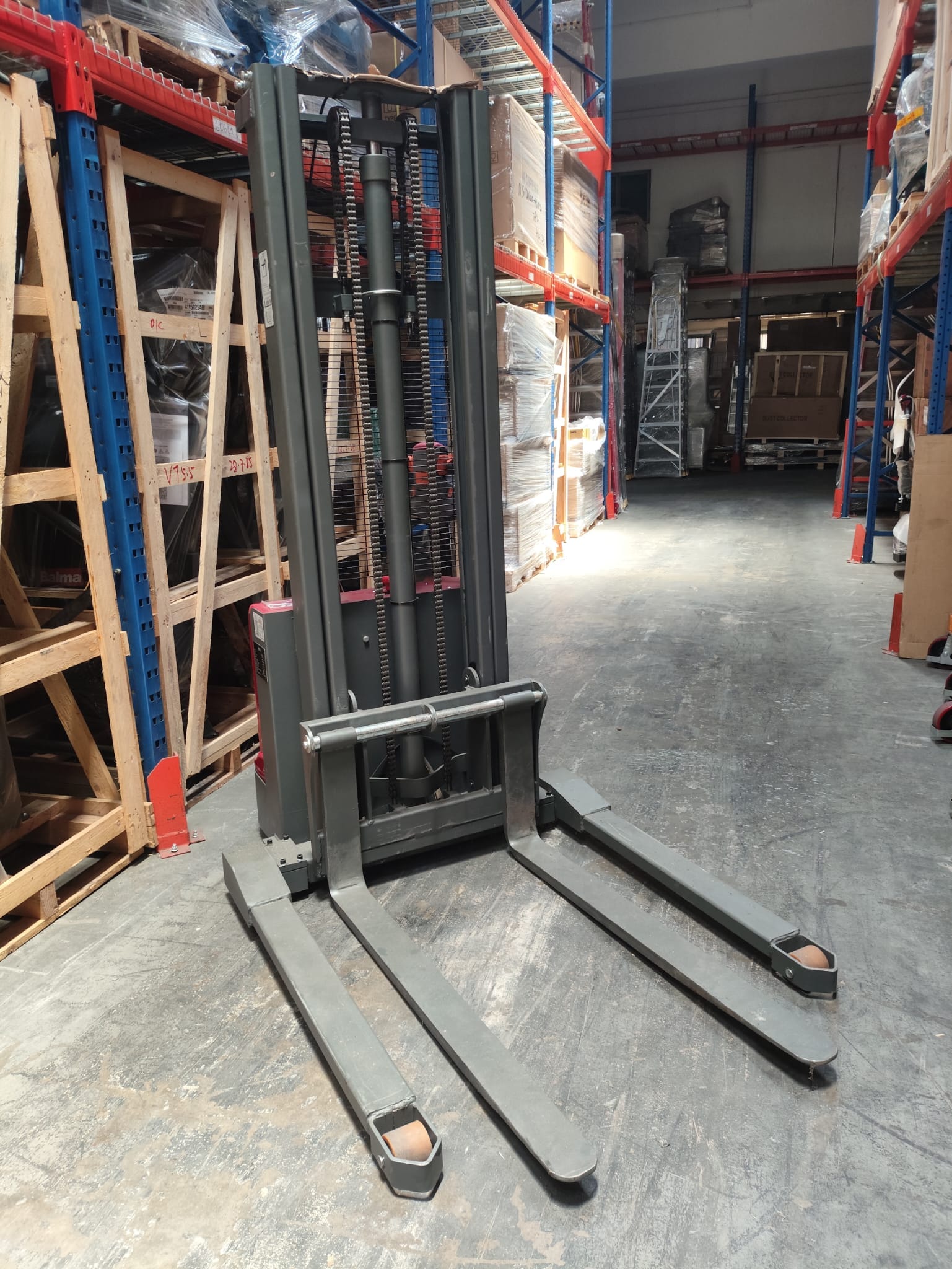 Aiko Self-Propelled Electric Adjustable Wide Leg Stacker (CDD1530) for