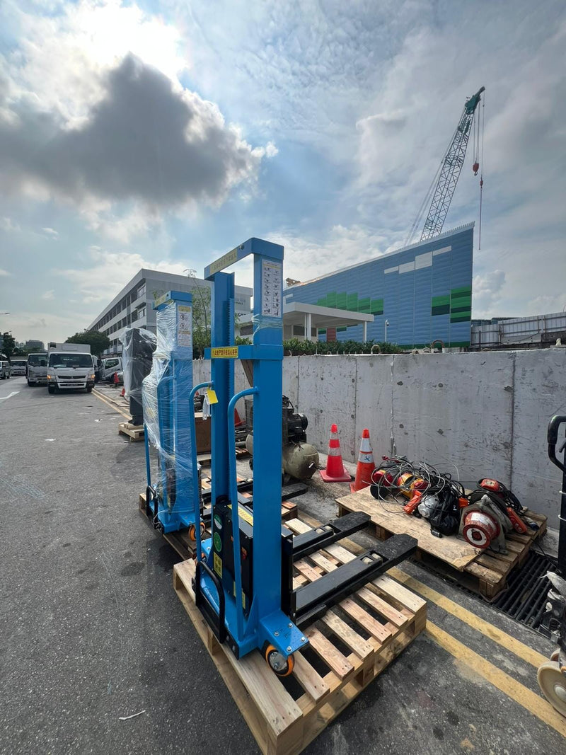 Aiko Semi Self Lifting Electric Stacker DC 0.6Ton /0.8Ton 1.3m Can Up Lorry | Model: PT-TB Semi Electric Stacker Aiko 