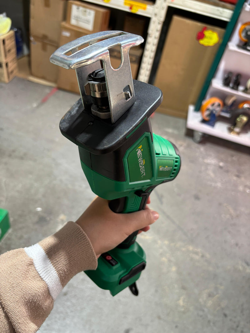 Newbeat 21V Cordless Reciprocating Saw C/W 2 Battery and 1 Charger | Model : NBT-CRS-21B-BL Cordless Reciprocating Saw NEWBEAT 