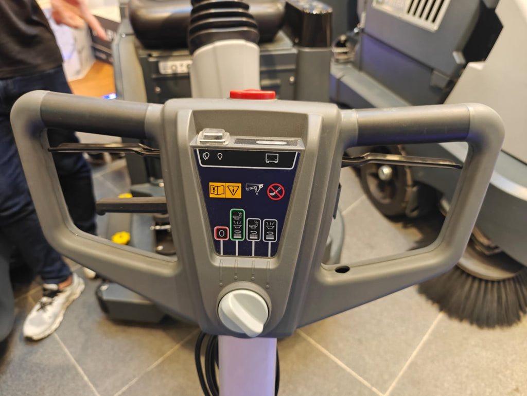 Nilfisk SC351 Scrubber Dryer | Model: SC351