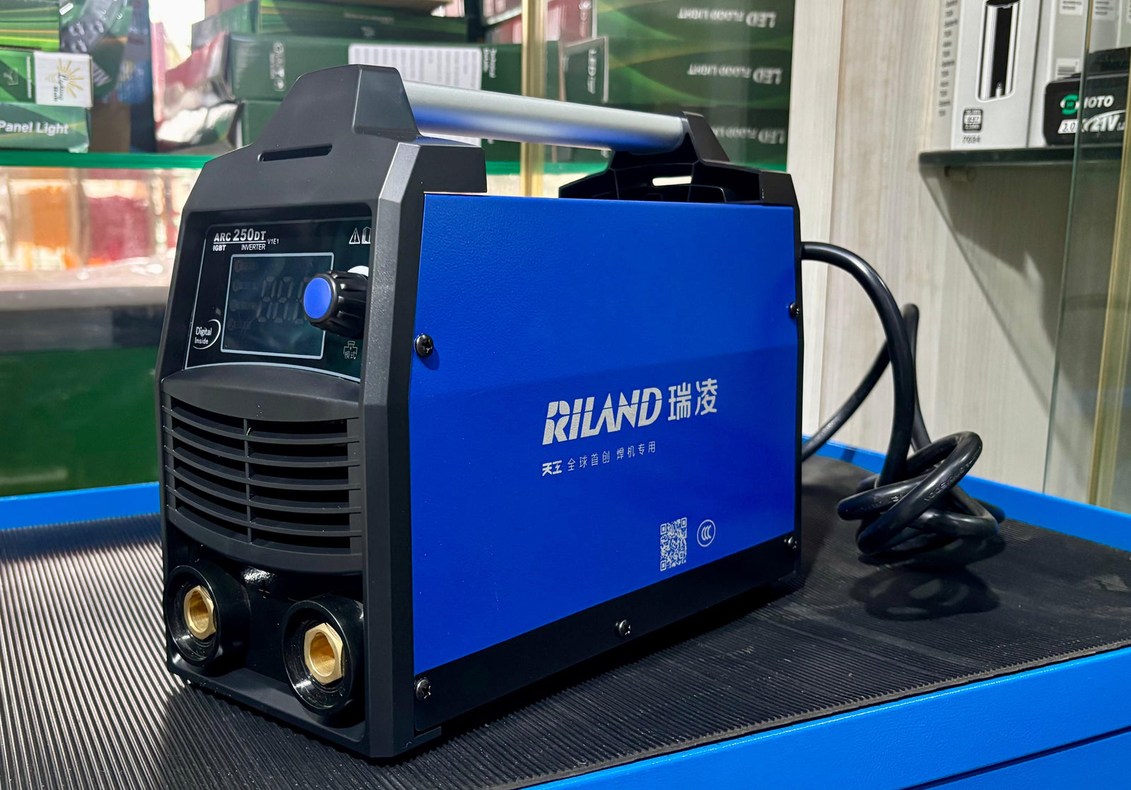 Welding Set Riland Riland ARC250DT 220V Welding Set c/w 3m Ground and Welding Cable | Mod