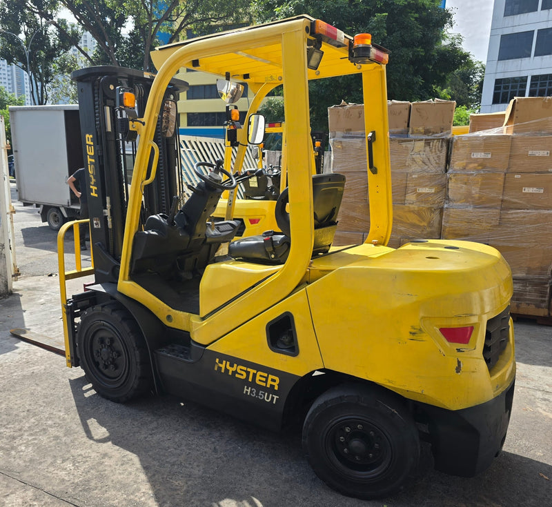 USED HYSTER 3.5TON Diesel Forklift H3.5UT 2021 With Container Mast, Side Shifter and Fork Adjustor | Model: USED-H3.5UT Diesel Forklift Hyster 