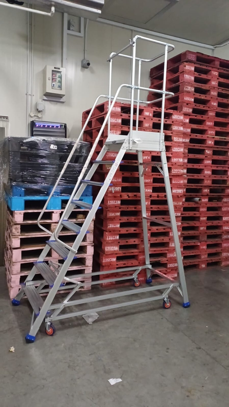 XG Aluminium Platfrom Ladder with Retractable Caster Wheels | Model : L-XG358A Aluminium Platfrom Ladder XG 