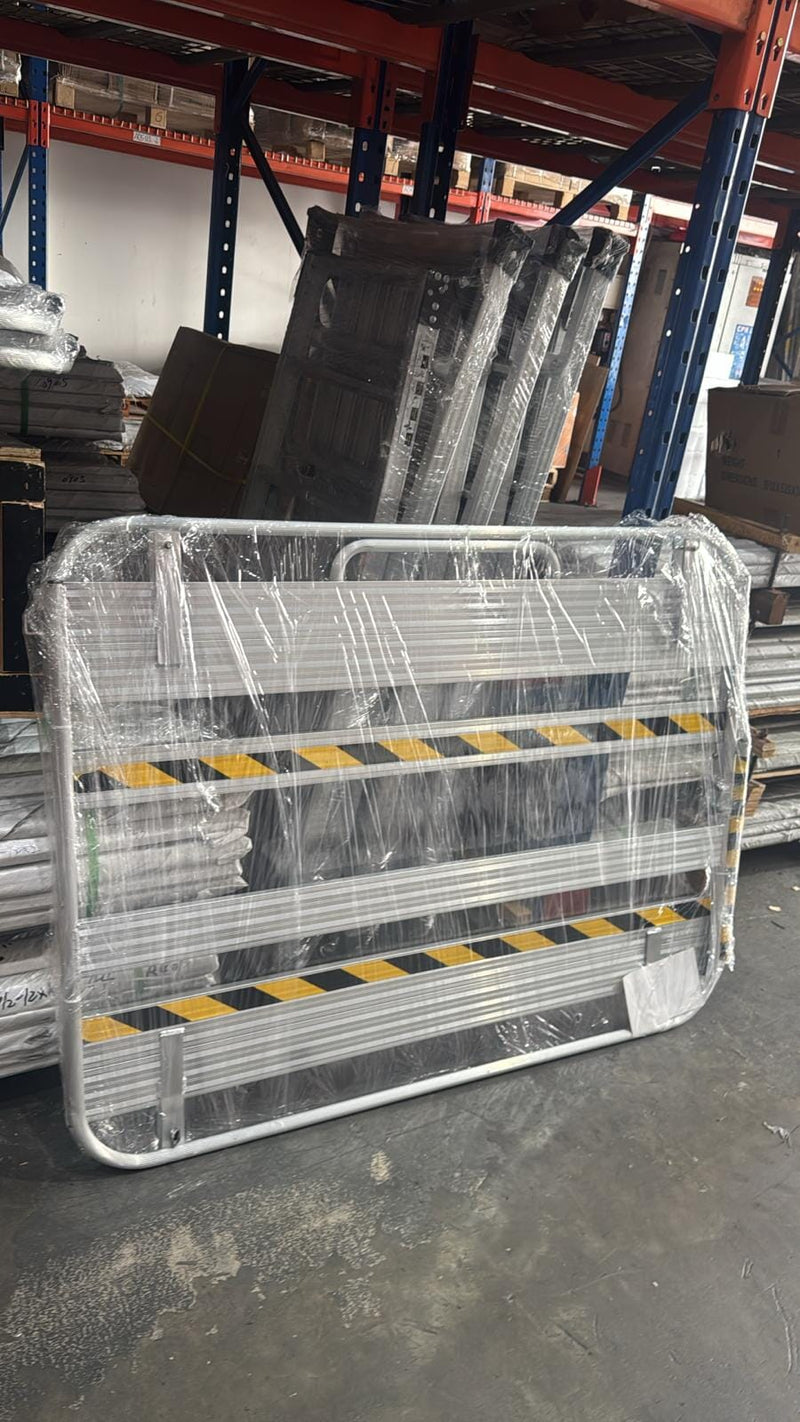 XG Portable Aluminium Working Platform Ladder With Hand Rails | Model : L-XG118BWH / L-XG118CWH Ladder XG 