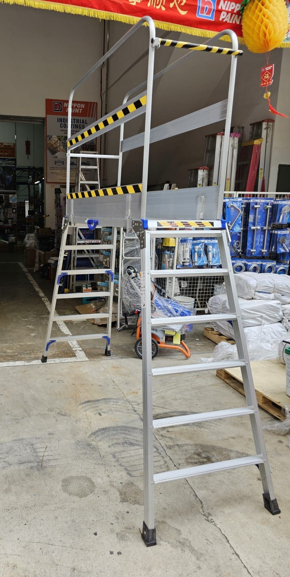 XG Portable Aluminium Working Platform Ladder With Hand Rails | Model
