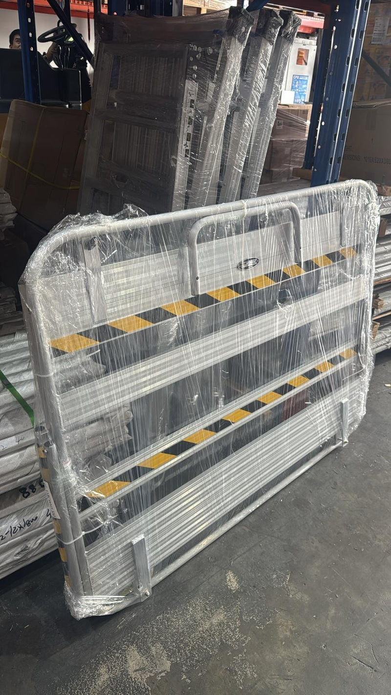 XG Portable Aluminium Working Platform Ladder With Hand Rails | Model : L-XG118BWH / L-XG118CWH Ladder XG 