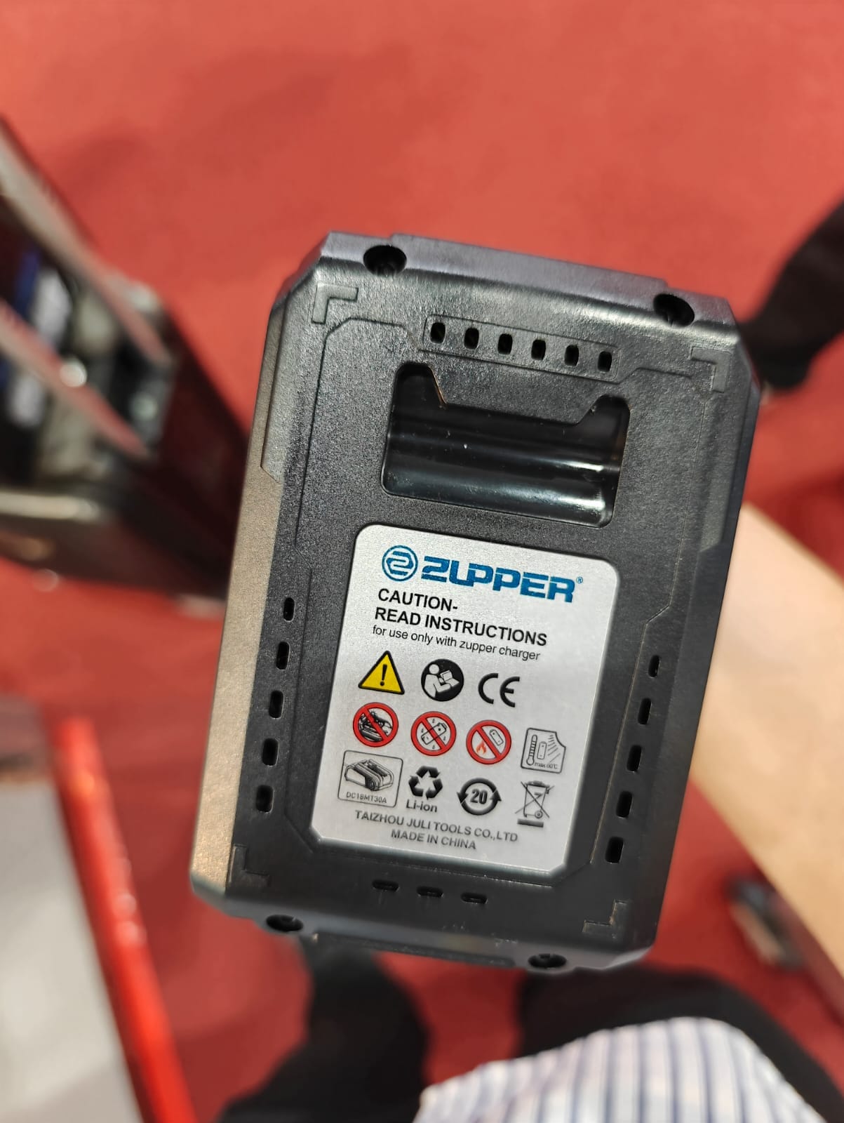 Zupper SS Battery 18V Pipe Clamper (Mechanical Press) C/W Jaw M Type 1