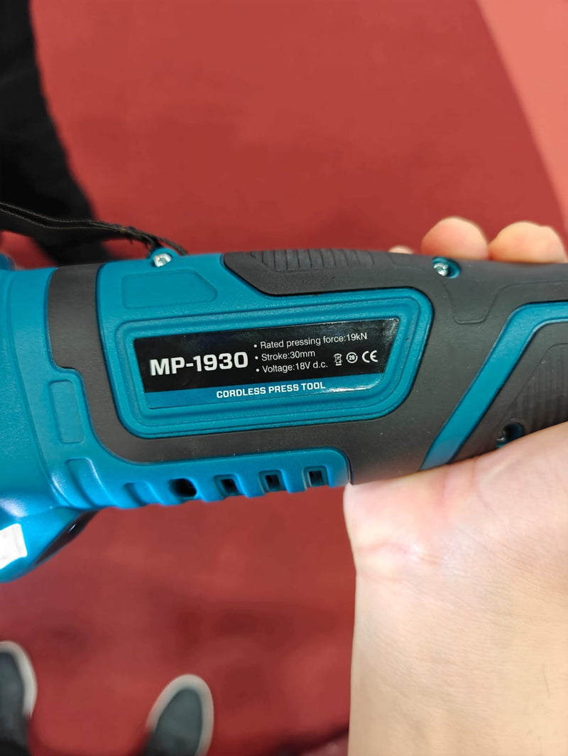 Zupper SS Battery 18V Pipe Clamper (Mechanical Press) C/W Jaw M Type 15/22/28 360 Degree Turn | Model: MP-1930+JAW Pipe Clamper Zupper 