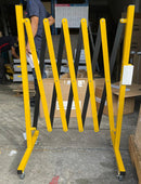 Aiko Expanding Gate 22Cm-2.5M High 95Cm Yellow/Black (With Wheel)