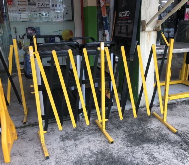 Aiko Expanding Gate 51Cm-5M High 95Cm Yellow/Black (With Wheel) #7614