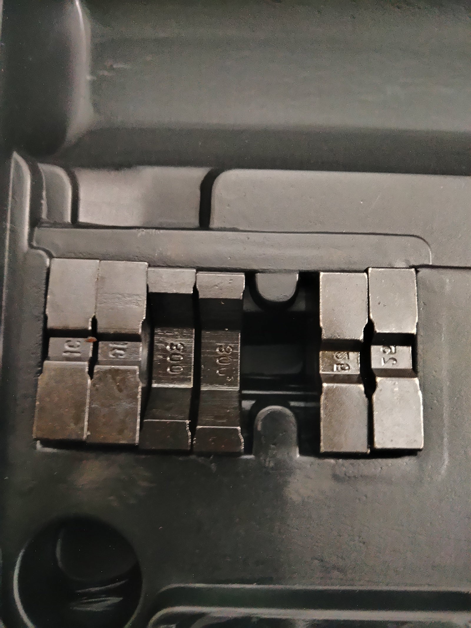 Aiko Hydraulic Crimping Tool Model ZUPPERYQK300