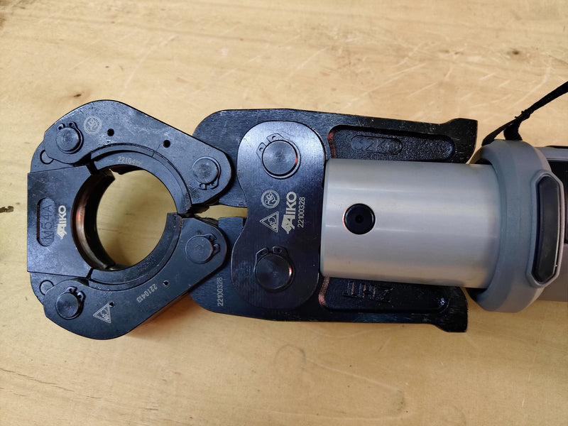 AIKO PZ-3240 Stainless Steel Pipe Clamper M Type Jaw Battery 18V | Model: PZ-3240+JAW Pipe Clamper Aiko 