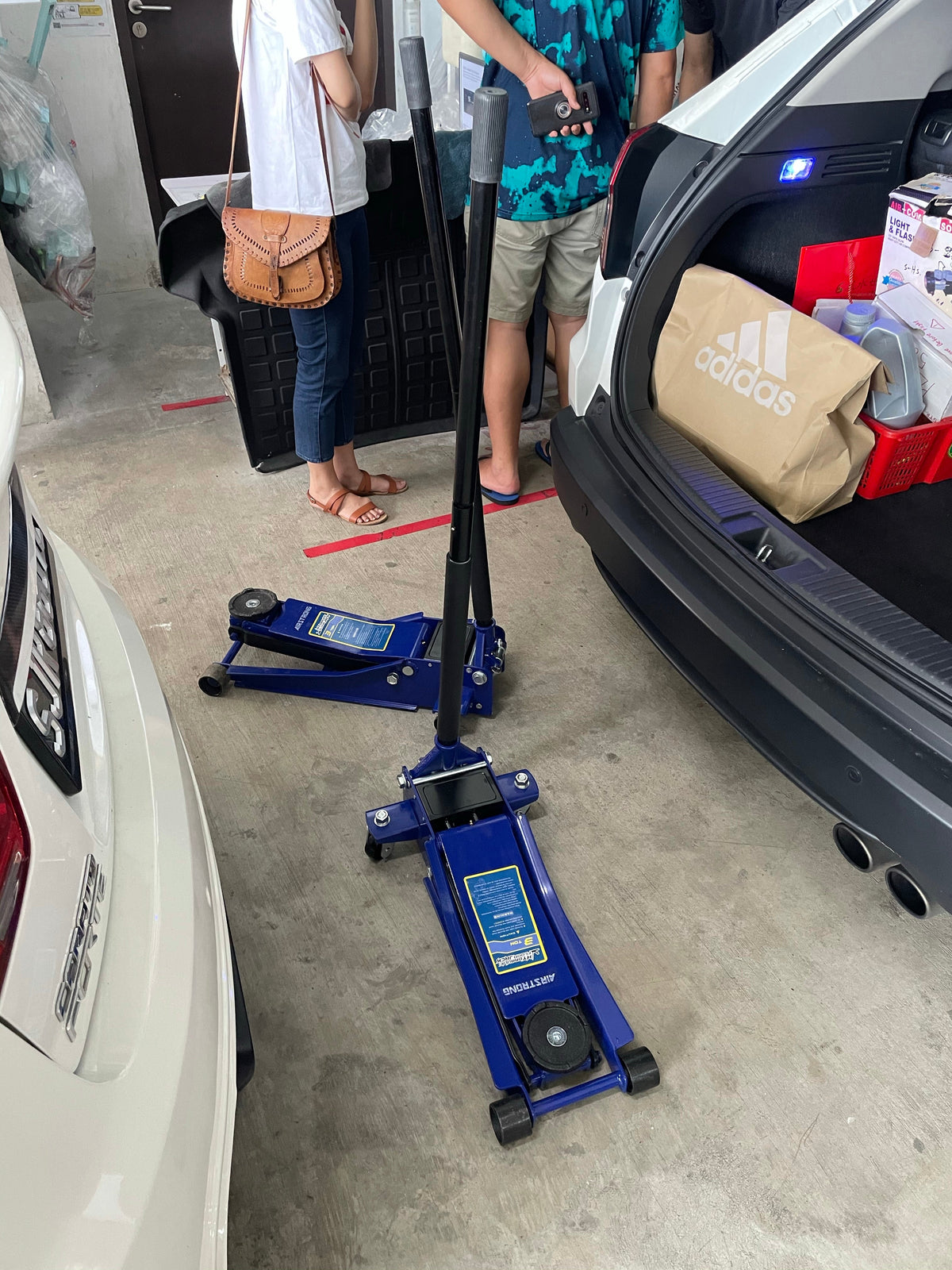 Aiko ZD22031 Low Profile Long Floor Car Jack with 3 & 3.5 Ton | Model