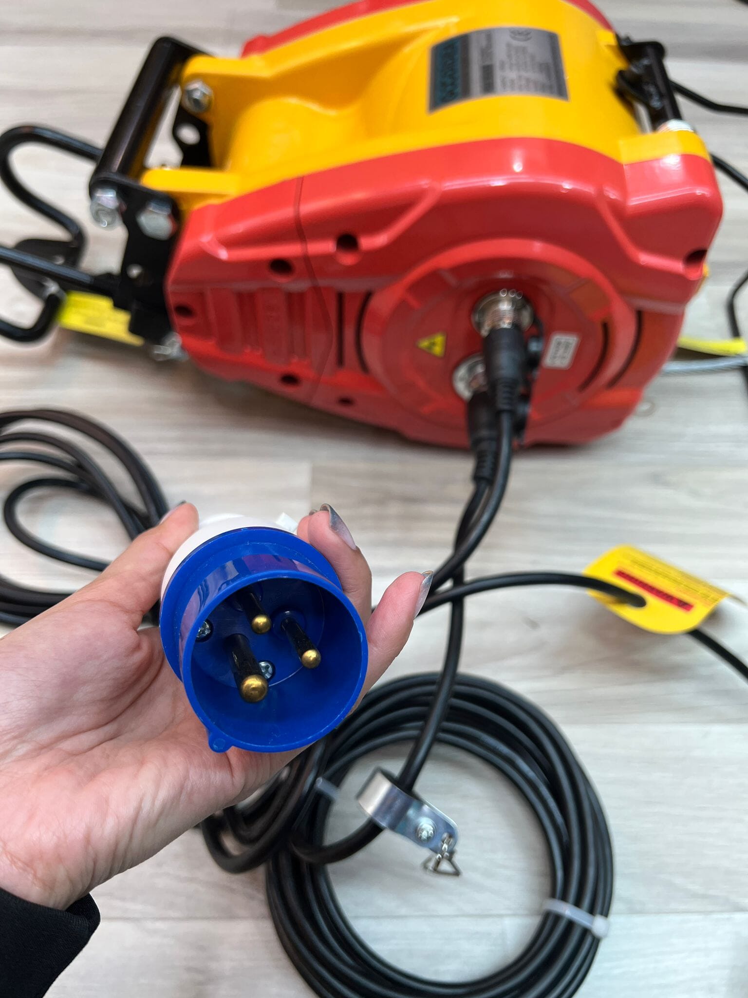 Aiko Brushless Electric Mini Winch 6mm X 30m 490kg 230V 50hz With Spee