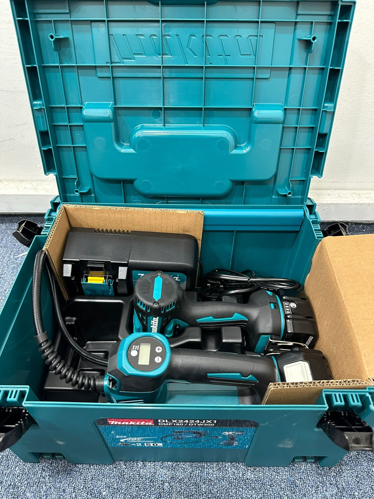 Makita 18V Cordless Combo Kit Cordless Impact Wrench DTW300 Cordl