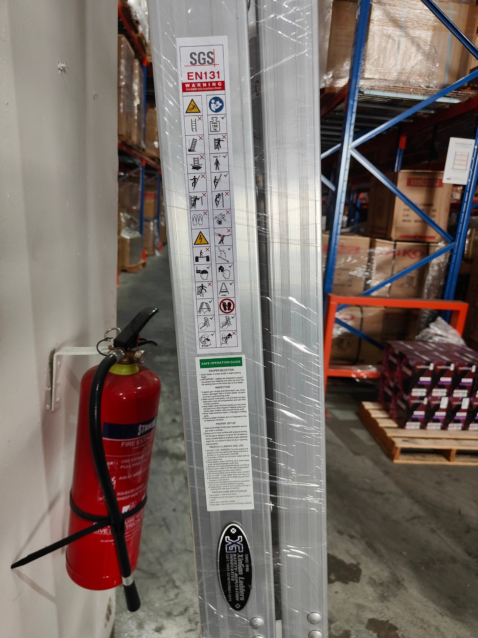XG Aluminium Platform Ladders Come with Safety Chain | Sizes : 3 Steps
