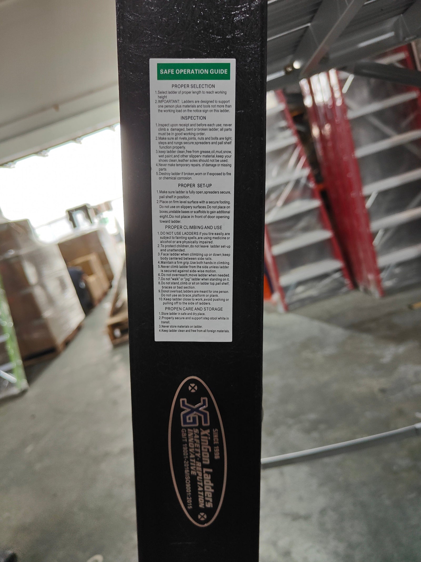 XG Fibreglass Platform Ladder Black with Safety Chain | Model: L-XG152