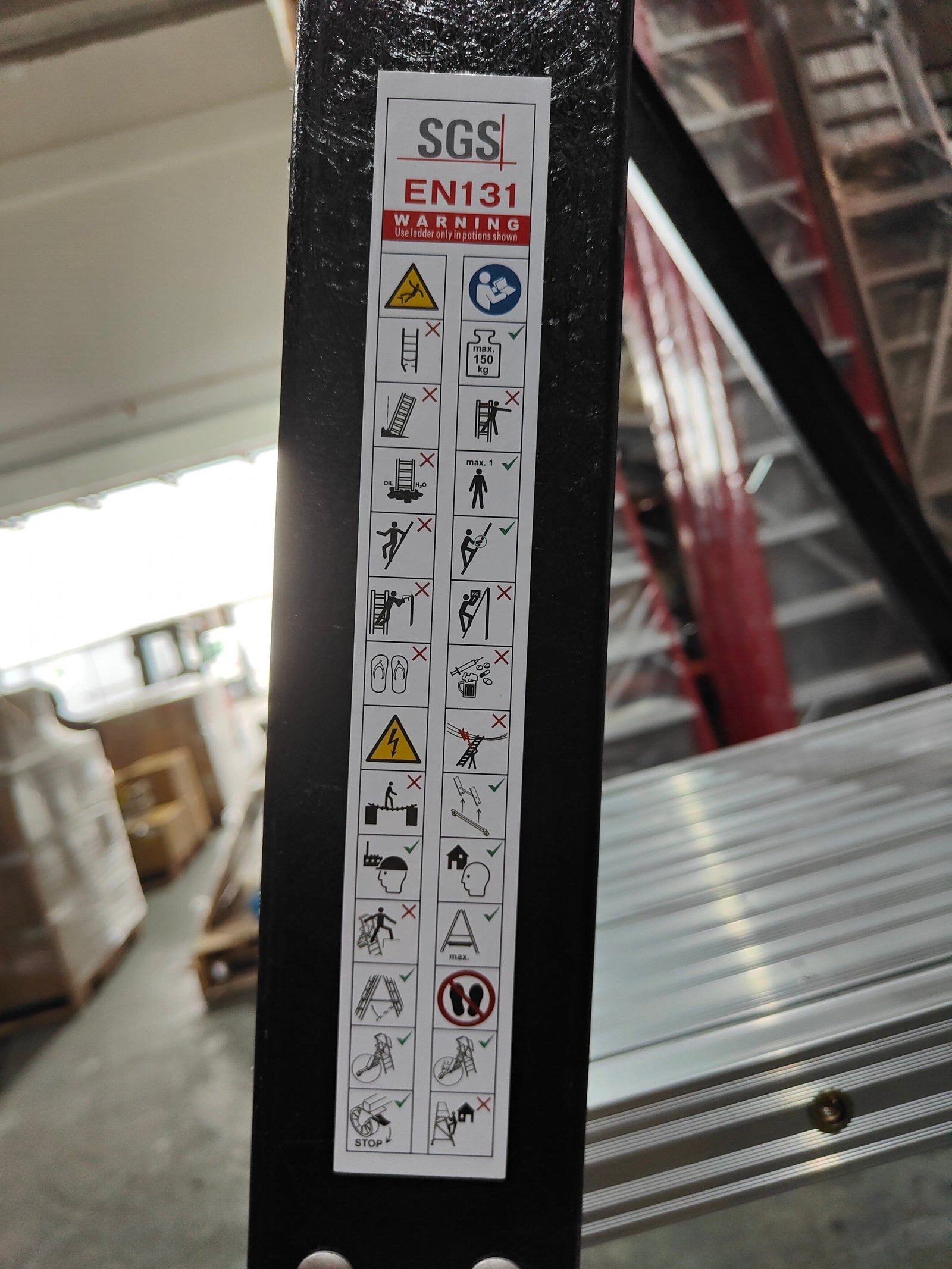 XG Fibreglass Platform Ladder Black with Safety Chain | Model: L-XG152