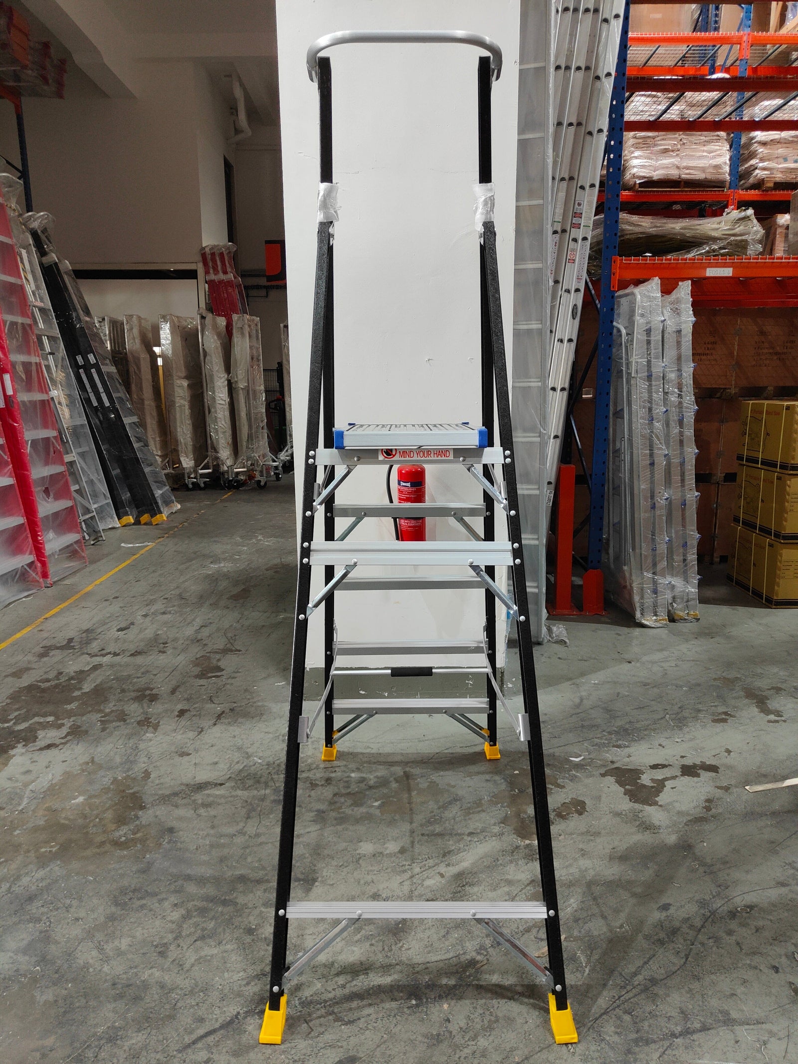 XG Fibreglass Platform Ladder Black with Safety Chain | Model: L-XG152