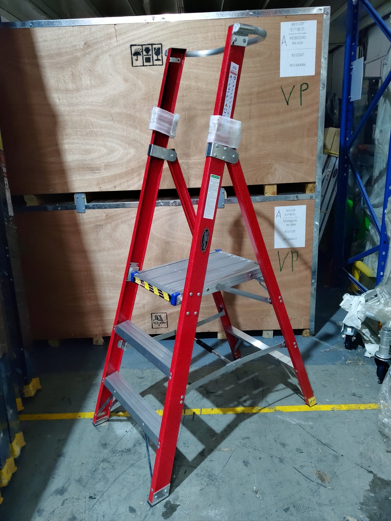 XG Fibreglass Platform Shelf Ladder, C-Type | Sizes : 3 - 12 Steps | Model : L-XG152FA Ladder XG 