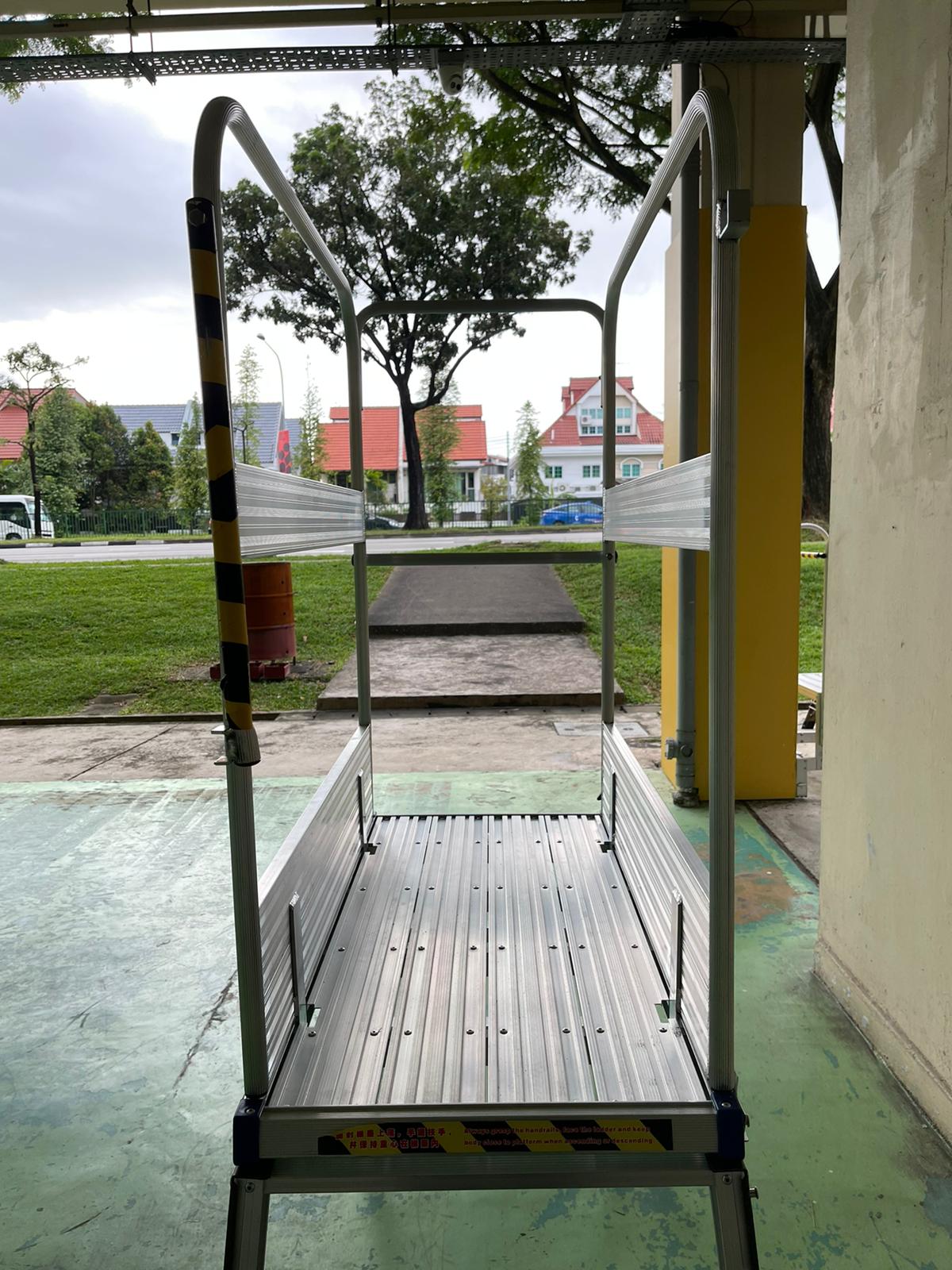 Portable Ladder With Rails XG Portable Aluminium Working Platform Ladder With Hand Rails | Model